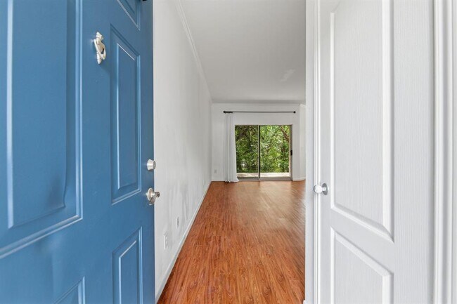 Building Photo - 6000 Shepherd Mountain Cove