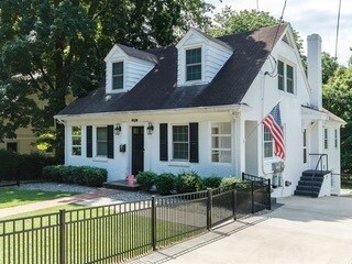 Building Photo - Great Location! One Bedroom Triplex in Cameron Village- Pet Friendly! Available August 10th!