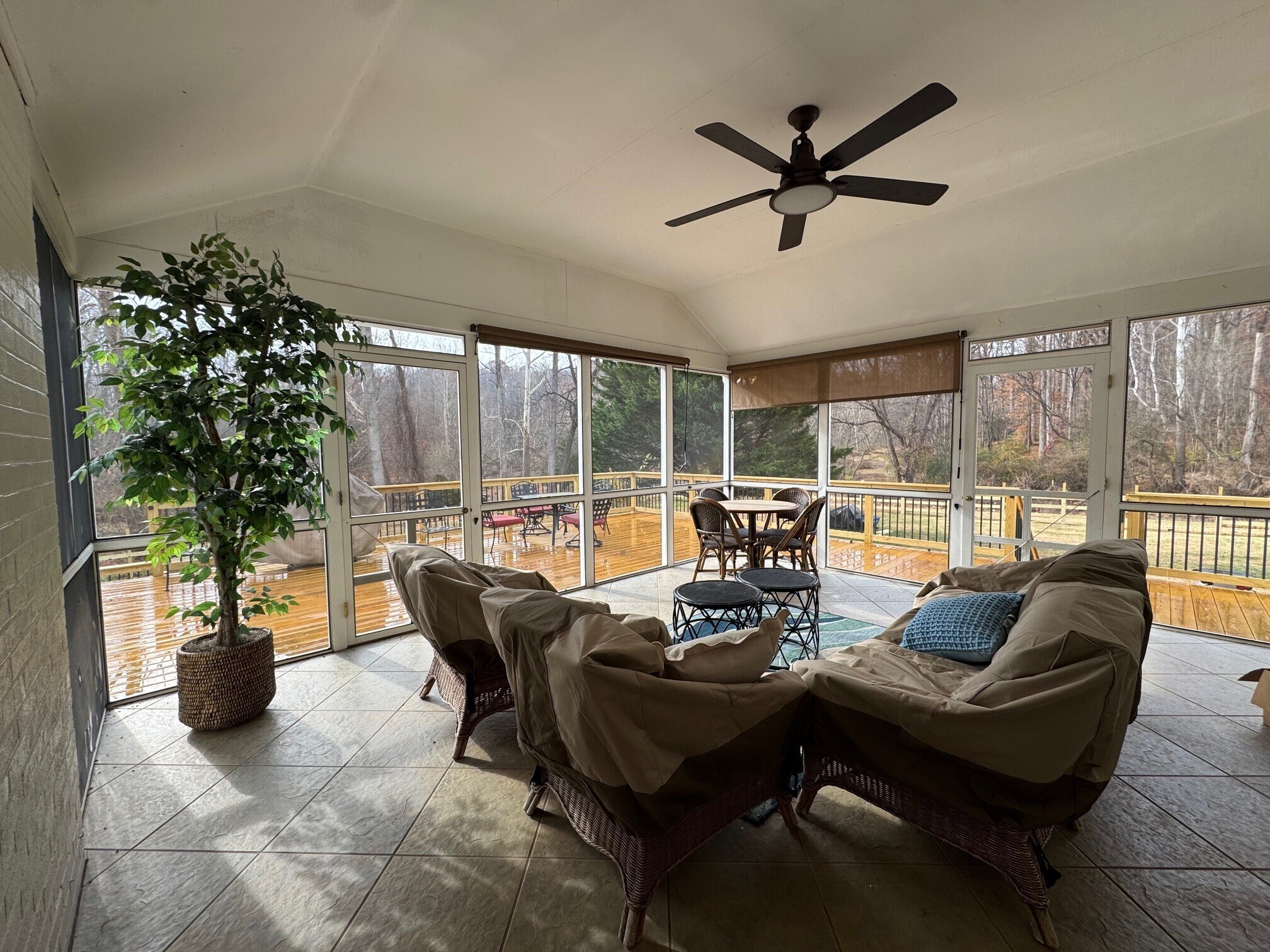 Screened Porch - 3912 Faculty Dr