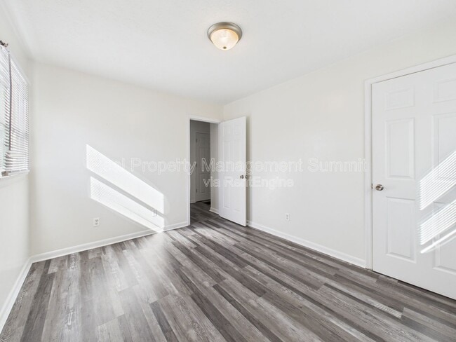 Building Photo - 318 Amherst Rd