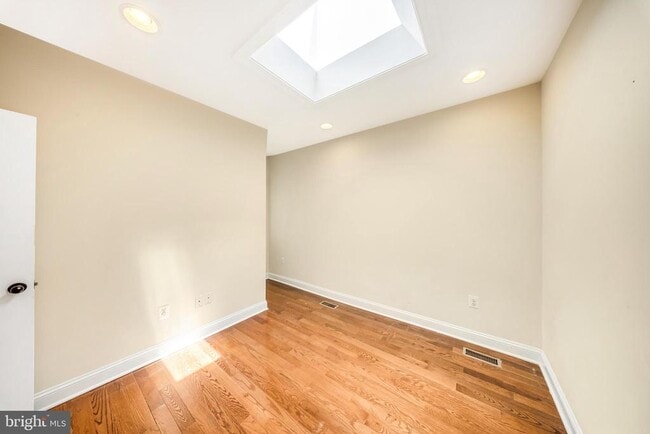 Building Photo - 1505 Spring Pl NW