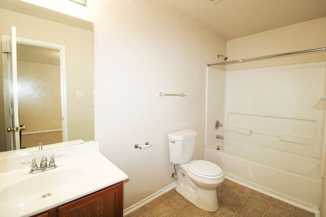 Building Photo - 16122 Branching Oaks