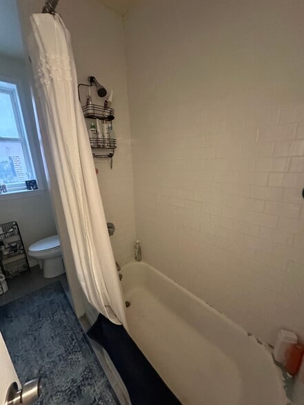 Building Photo - 10 Aberdeen St