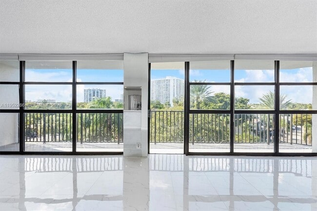 Building Photo - 600 Parkview Dr