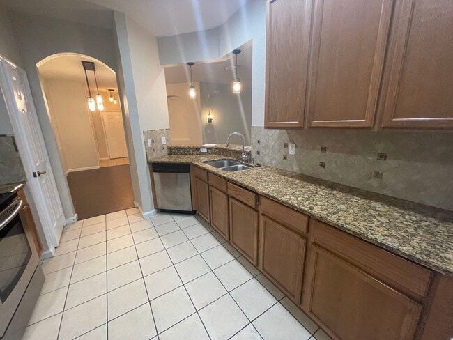 Building Photo - Affordable Elegance! 3 Bed 2 Bath Condo in...