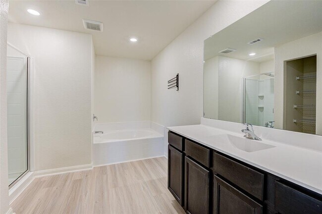 Building Photo - 28057 Irving Dr