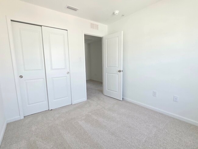 Building Photo - 222 Clement Lp