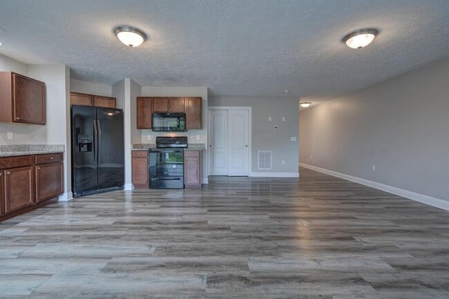 Building Photo - 430 Twisted Oak Dr NW