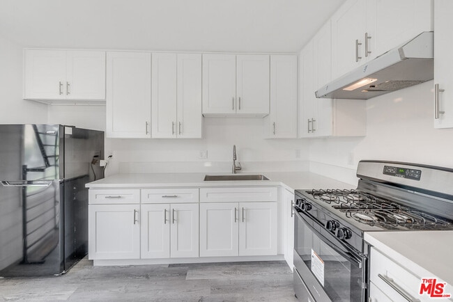 Building Photo - 1033 57th St