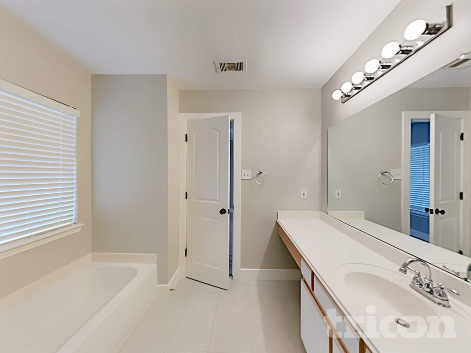 Building Photo - 21880 Silver Oak Ct