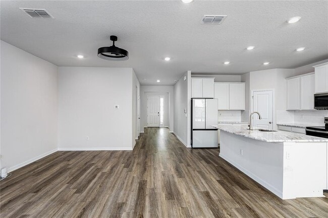 Building Photo - 10622 Eustis Dr
