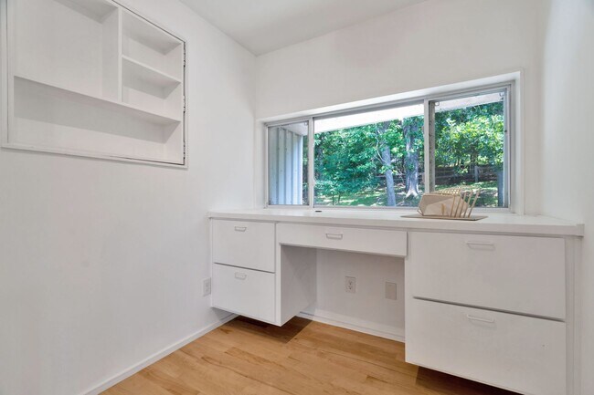 Building Photo - 1124 Heath Dr
