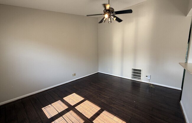 Building Photo - 3227 Bishop St