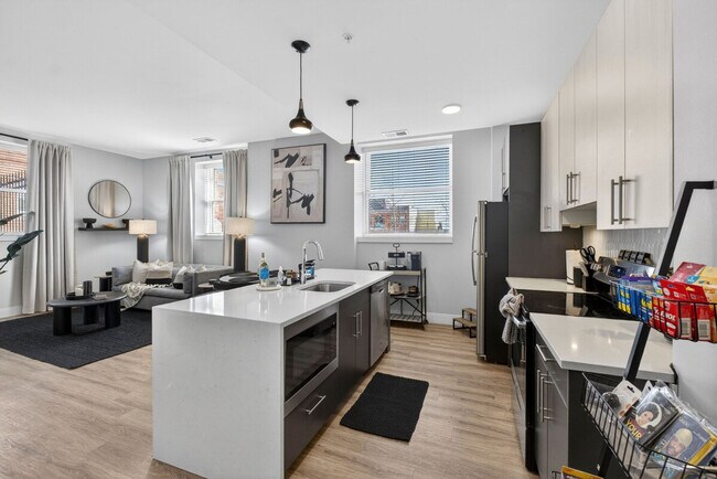 Building Photo - 1424 N Park Pl