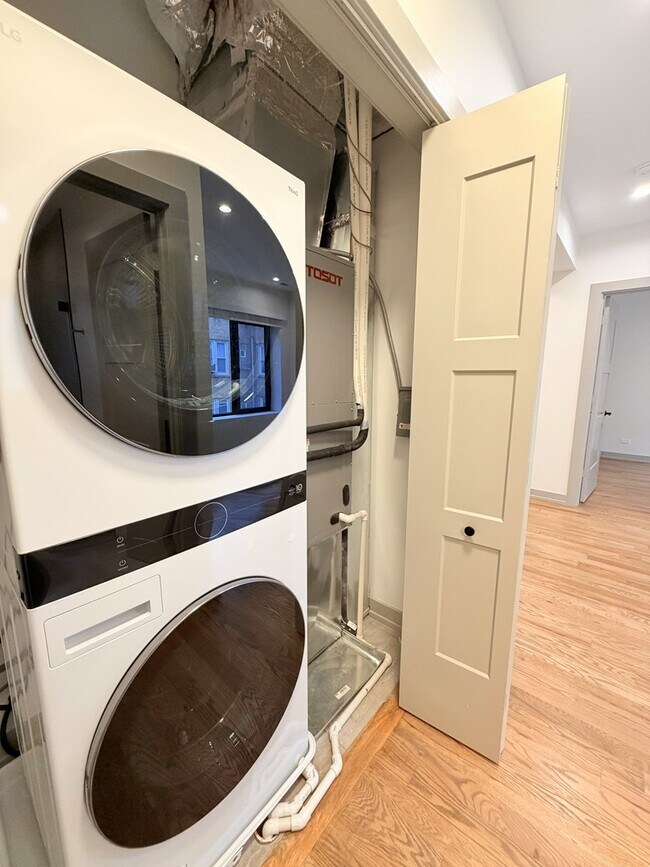 Building Photo - 1339 W Estes Ave