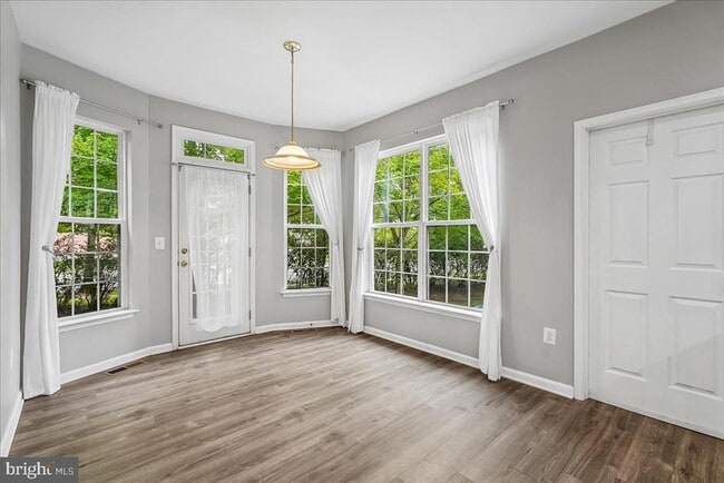 Building Photo - 905 Royal Elm Ct