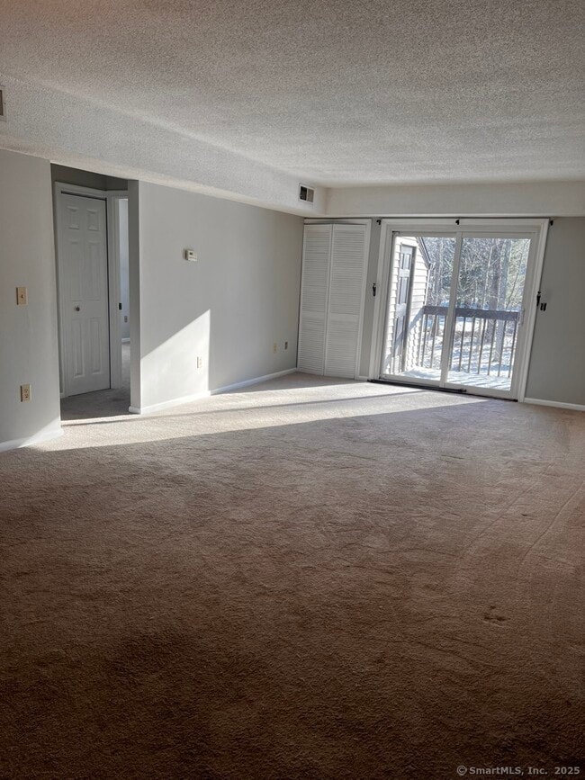 Building Photo - 1010 Twin Circle Dr