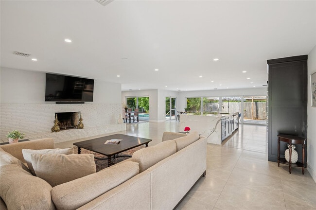 Building Photo - 2657 NE 26th St