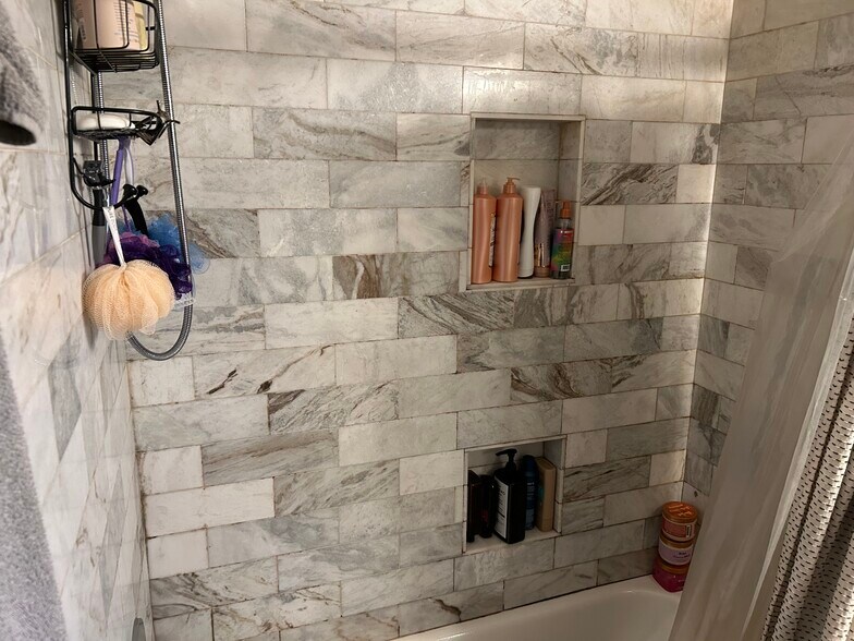 Building Photo - 1017 Oakes Ave