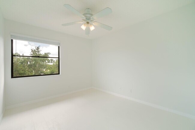 Building Photo - 12236 Sag Harbor Ct