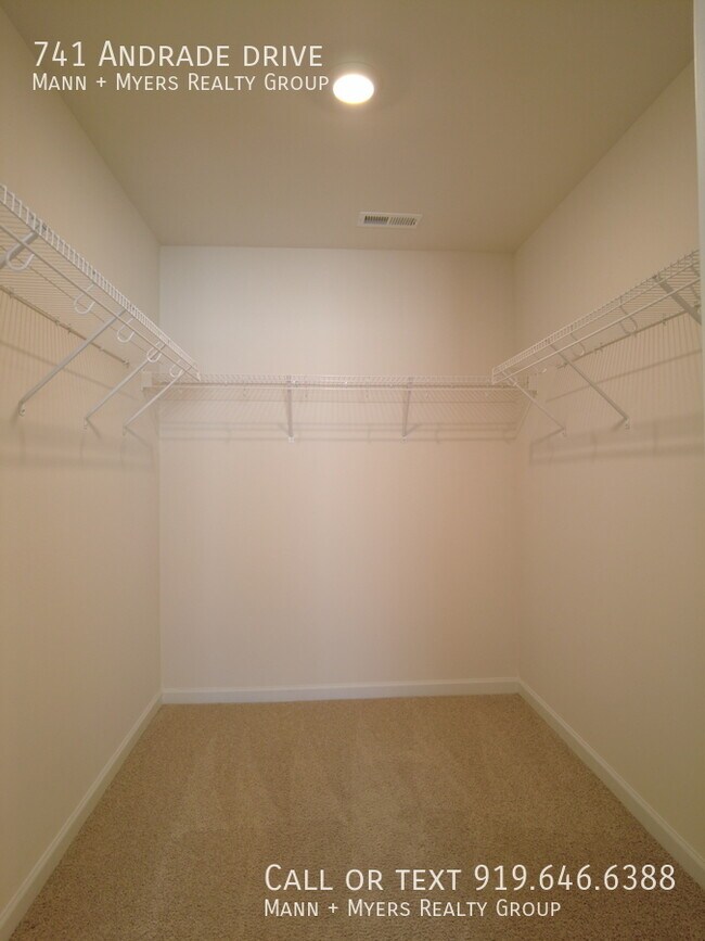 Building Photo - 741 Andrade Dr