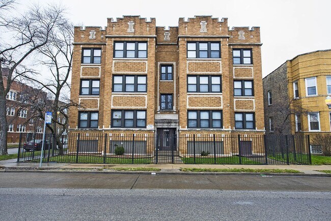 Building Photo - 6401 S California