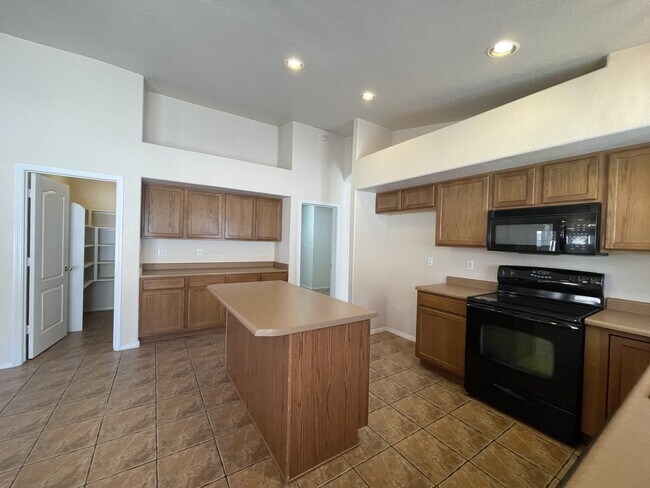 Building Photo - 10011 Calle Chulita NW