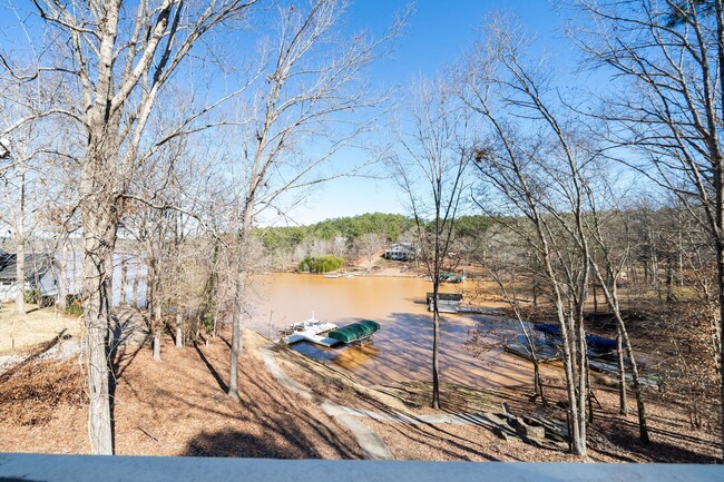 Building Photo - Lakefront Oconee Home