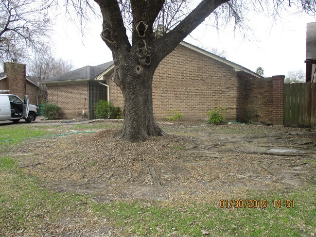 Building Photo - 10822 Lynbrook Dr