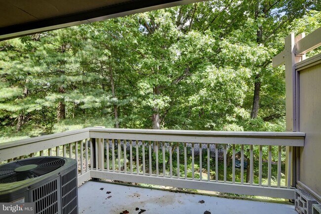 Building Photo - 5806 Royal Ridge Dr