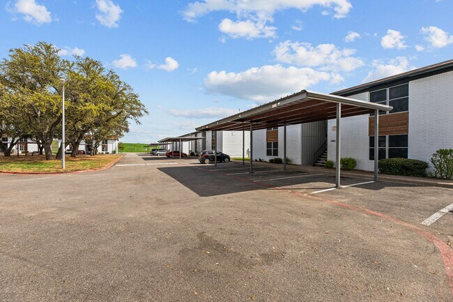 Building Photo - Your Charming 2/1 Apartment in Waxahachie ...