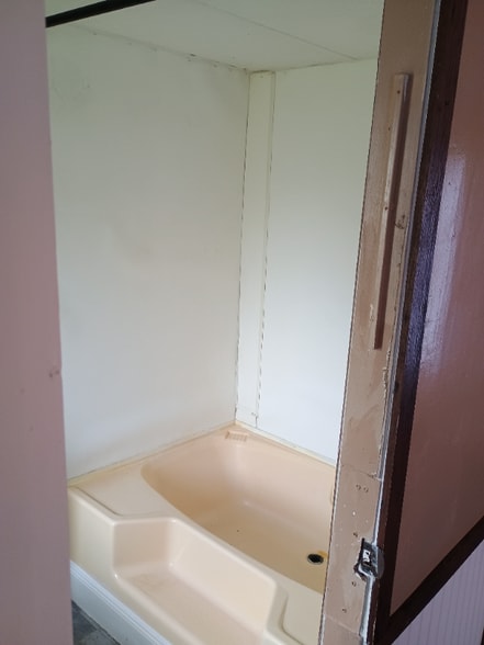 Building Photo - 144 SE Guinevere Ct