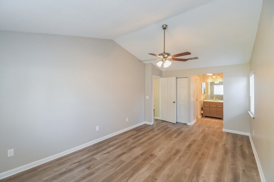 Building Photo - 3813 Tree Lake Dr