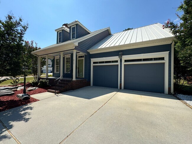 Primary Photo - Charming 4 Bed 3.5 Home in Haymount