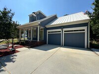 Building Photo - Charming 4 Bed 3.5 Home in Haymount