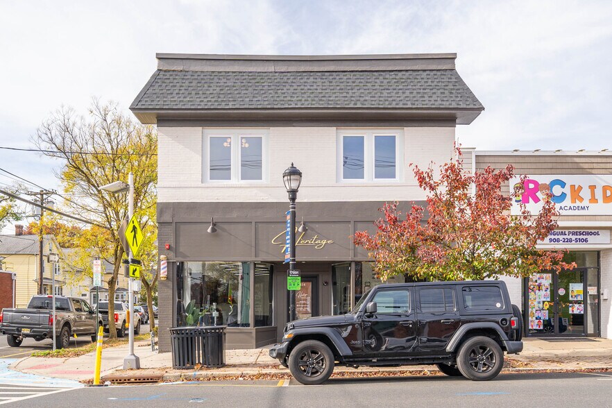 Building Photo - 114 Center St