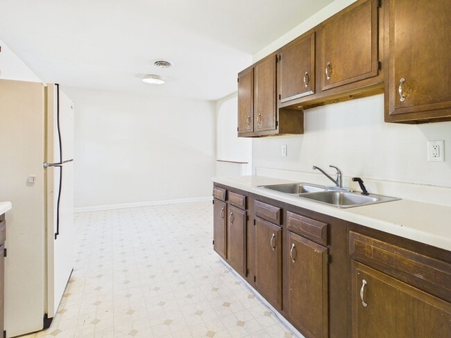 Building Photo - 2336 Sara Ln