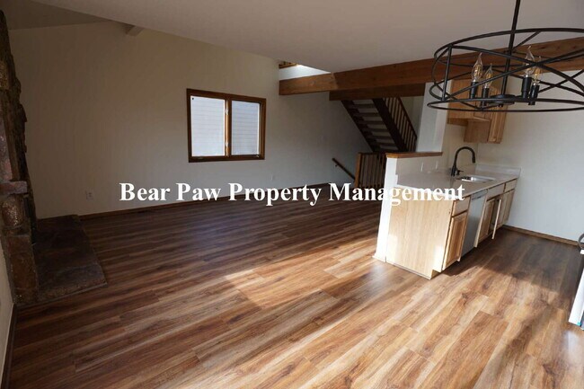 Building Photo - Cute Condo in North Evergreen!