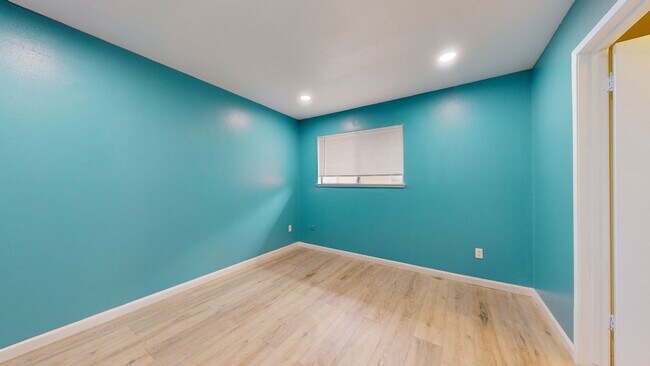 Building Photo - Rumble1617/1619