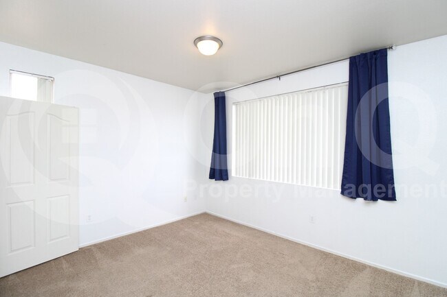 Building Photo - 16013 S Desert Foothills Pkwy