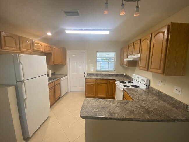 Building Photo - 3BR/2BA HOME IN NE PALM BAY