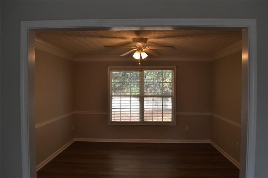 Building Photo - 3040 Battlement Cir SW