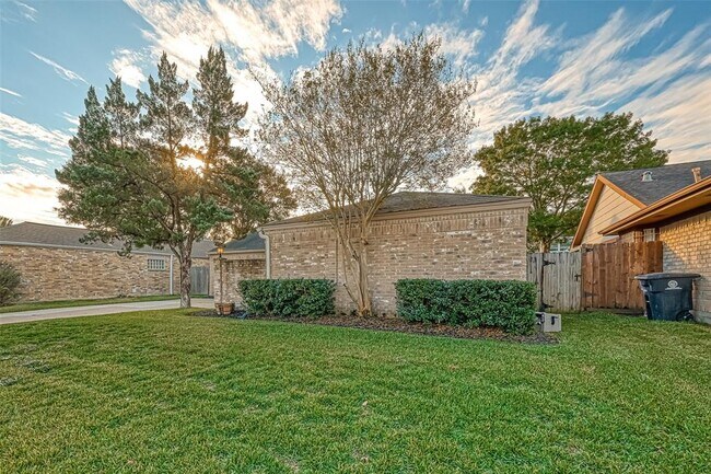 Building Photo - 11627 Briar Rose Dr