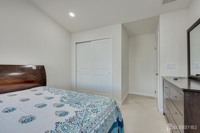 Building Photo - 14 Hyacinth Ln