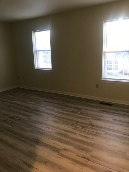 Building Photo - 2105 Wexford Rd
