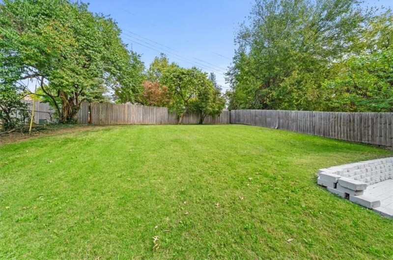 Building Photo - 3306 W 71st Terrace