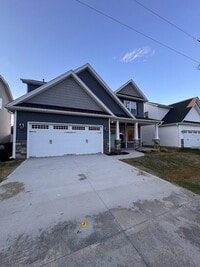 Building Photo - Sign a 12-month lease now and receive the ...