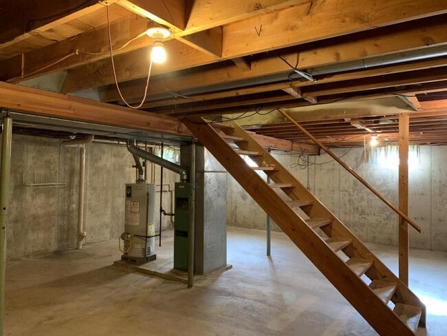 Building Photo - 838 Hitt St