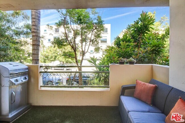 Building Photo - 1319 N Detroit St