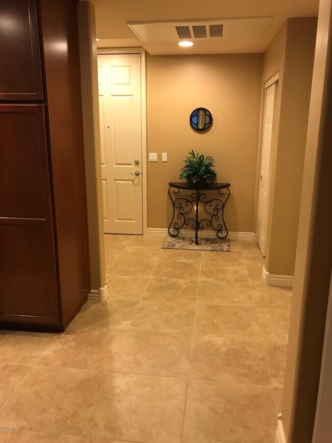Building Photo - 5350 E Deer Valley Dr